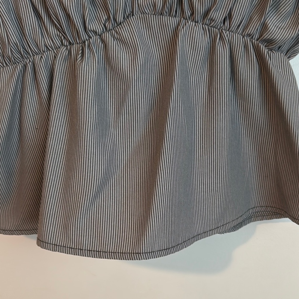 Gray Ruffled Fitted Blouse - Picture 3 of 5